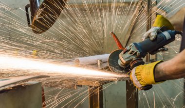 Cilalı tekerlekleri taşlama, işleme metalden spreyler