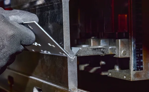 Operatör bükme metal levha sac bükme Makinası