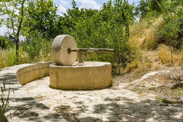 La piedra de molino, prensa de aceite de oliva — Foto de Stock