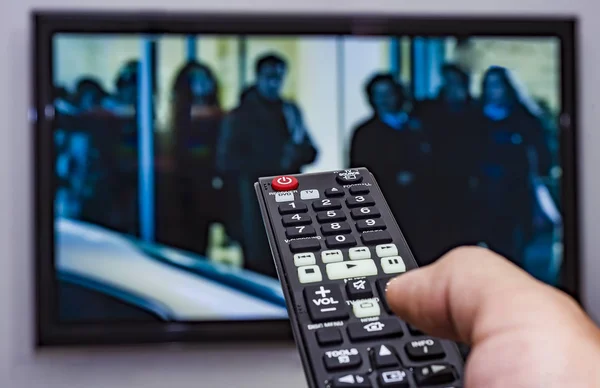 TV izlemek ve uzaktan kumanda kullanmak