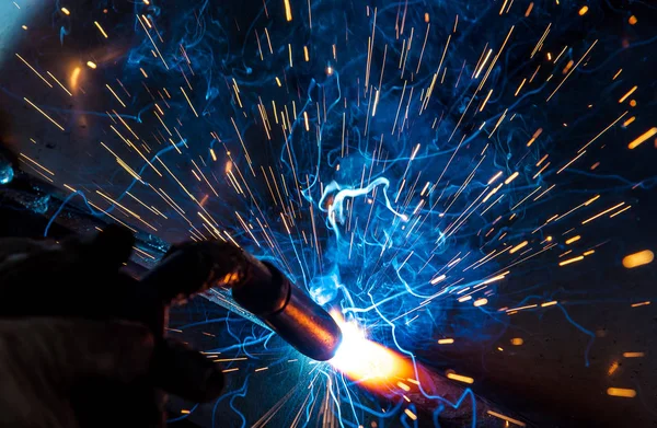 Schweißer für industriellen Stahl in der Fabrik, — Stockfoto