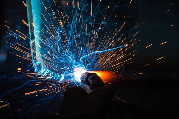 Βιομηχανική χάλυβα Συγκολλητής σε εργοστάσιο τεχνική, — Φωτογραφία Αρχείου