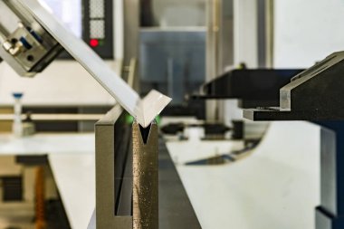 Operatör bükme metal levha sac bükme Makinası