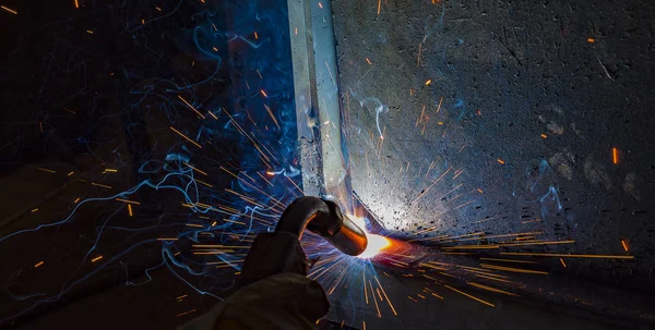 Gyári műszaki-ipari acél hegesztő, — Stock Fotó