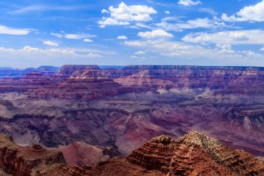 Doğu Grand Canyon parlak kırmızı kayalıklarla