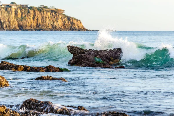 Wave breaking on an offshore rock on the California Coast. — Stock Photo, Image