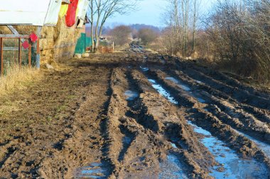 yol şehir dışında bir kir rutted