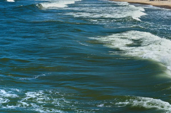 Sea waves on the beach, a storm in the Baltic sea — Stock Photo, Image