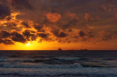Deniz, dalgakıran karşı dalgalar beat, deniz şafak, ufuk gemilerde günbatımı