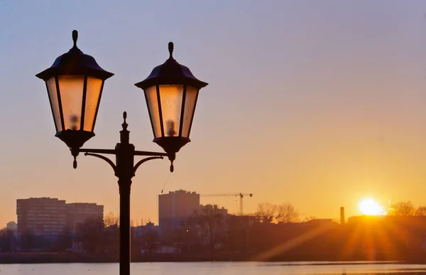 street lamp at dawn, street lighting in the sunset