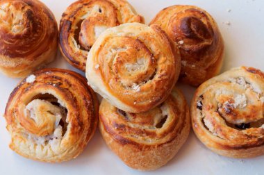 puf böreği buns, kıvırcık buns ile peynir, peynir pişmiş puf böreği