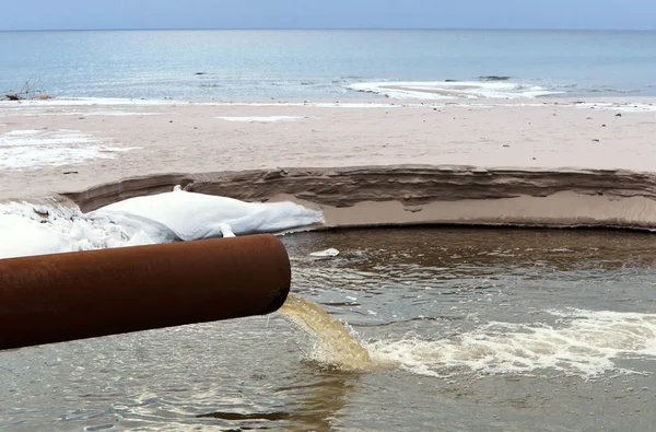 Tubo Esgoto Para Mar Águas Residuais Drenagem Suja Poluição Ambiental — Fotografia de Stock
