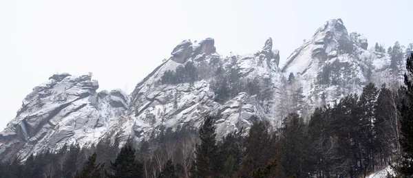 在克拉斯诺雅斯克支柱储备山 Takmak — 图库照片