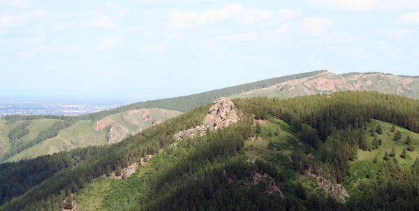 Montaña Ermak en la reserva Pilares de Krasnoyarsk —  Fotos de Stock