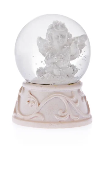 Schneekugel mit Engel auf Keramiksockel. — Stockfoto
