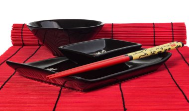 Mikrodalga fırın için suşi kırmızı ahşap mat kırmızı ve siyah set.