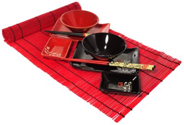 Mikrodalga fırın için suşi kırmızı ahşap mat kırmızı ve siyah set.