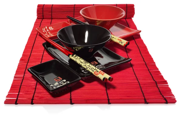 Mikrodalga fırın için suşi kırmızı ahşap mat kırmızı ve siyah set.