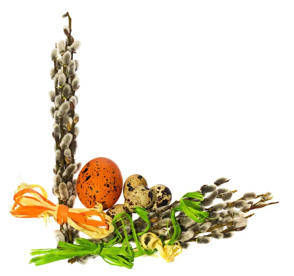 Kompozisyon el boyalı Paskalya yumurtaları, kedicikler. — Stok fotoğraf