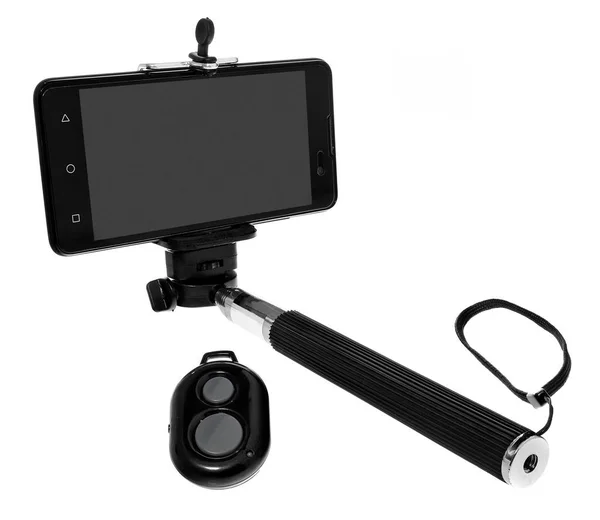 Selfie stick con mando a distancia y smartphone para tomar pictu —  Fotos de Stock