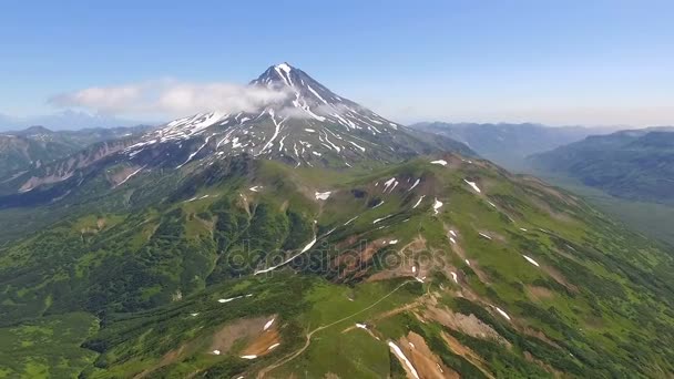 Vulkán Kamcsatka. A span a kamera a vulkán — Stock videók