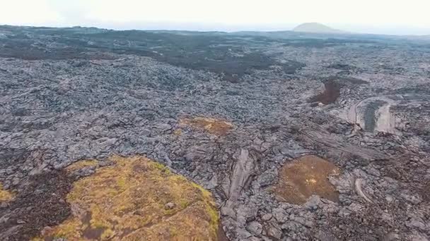 Vulcão da lava espalhado pelo chão. Matou todos os seres vivos. Filmagem aérea — Vídeo de Stock