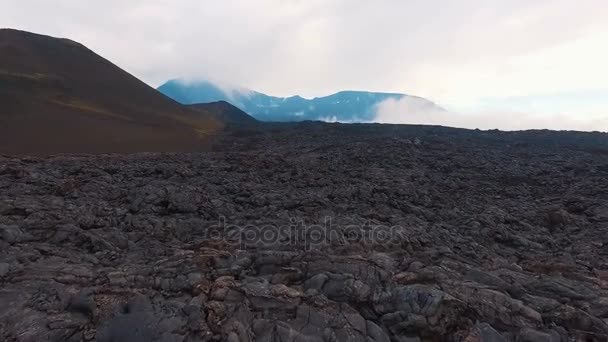View nature of Russia. Kamchatka. The volcano and lava. Flying on the copter above the magma — Stock Video