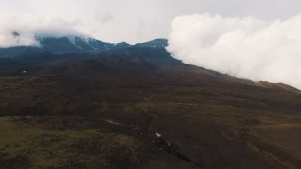 Vista aérea. Panorama en las montañas . — Vídeos de Stock