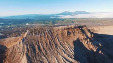 Havadan görünümü. Uçan kanyonda. Red Mountain.