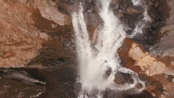 Aerial View. The stream flowing in the mountains. Pure mountain water — Stock Video