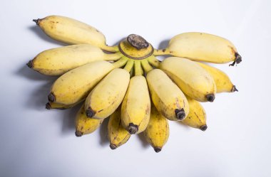 Beyaz zemin üzerinde ekilmiş muz izole