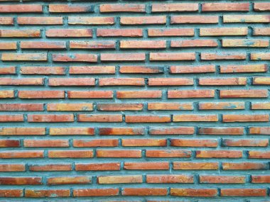 Beton duvar dokusu arka planında kırmızı çizgili tuğla