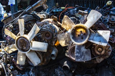 Kullanılmış motor parçaları, paslı metal desen arka planı, & Makro çekimini kapat, Seçici odak noktası