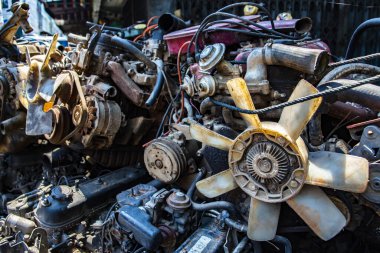 Kullanılmış motor parçaları, paslı metal desen arka planı, & Makro çekimini kapat, Seçici odak noktası