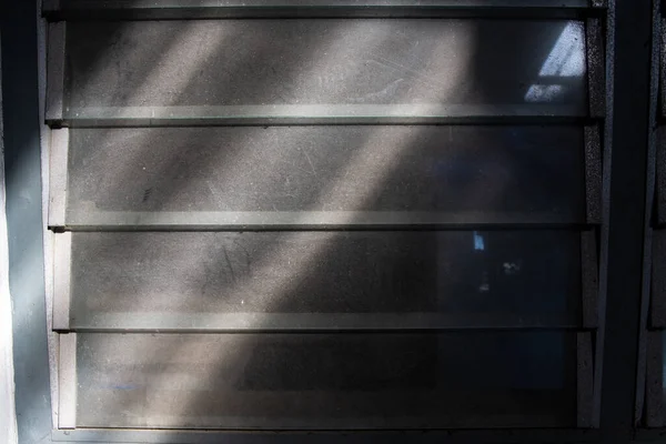 Toz Kirli Cam Hoparlör Penceresi Kapat Makro Çekim Işık Gölge — Stok fotoğraf