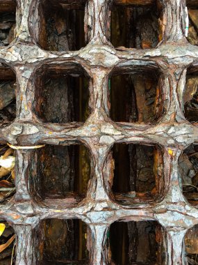 Kare paslı metal drenaj dokusu arka planı, Makro çekimini kapat, endüstriyel malzeme