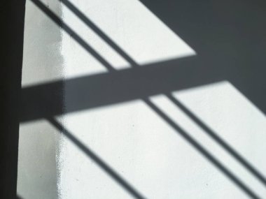 Çiğ beton ya da çıplak beton duvar dokusu, soyut beyaz ve gri arka plan, Süreç ev konsepti üzerine ışık ve Gölge