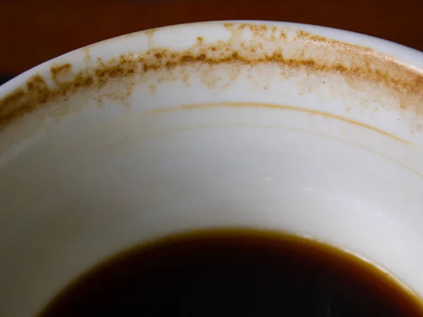 Кофейная Чашка Окрашены Американо Кофе Напиток Оставленный Деревянном Фоне Стола — стоковое фото