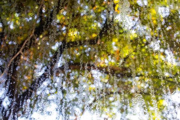 Dešťové Kapky Kapky Vody Zrcadlové Okno Bokeh Zelené Zahradní Pozadí — Stock fotografie