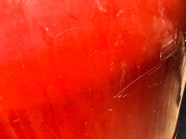 Çizilmiş kırmızı plastik tank dokusu arka plan, Kapat ve makro çekim