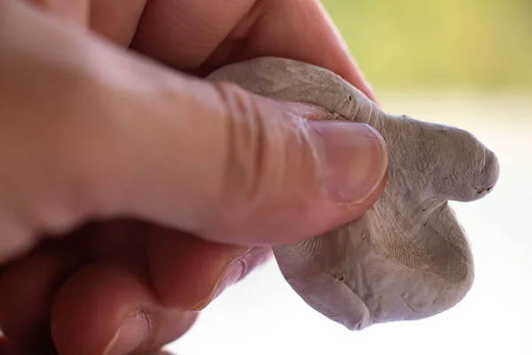 Γυναικείο Χέρι Που Κρατά Gum Stick Clay Κόλλα Stick Από — Φωτογραφία Αρχείου