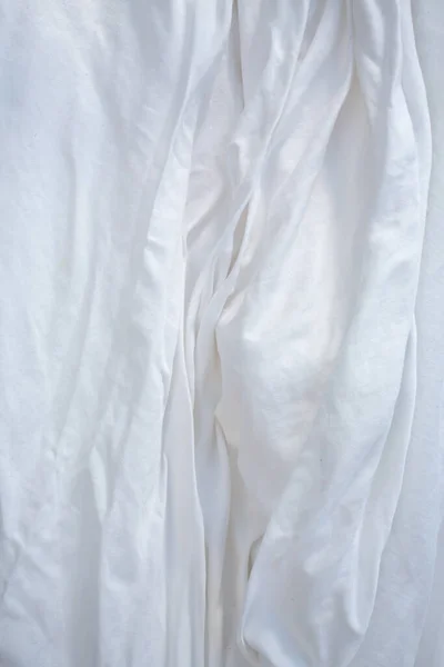 White Bedsheet Drying Sun Wrinkled Texture Abstract Background Close Shot — Stock Photo, Image