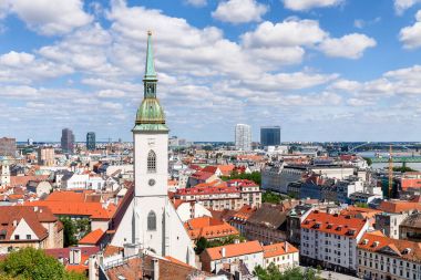 Bratislava, Slovakya Panoraması ile St. Martin Kilisesi