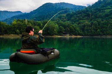 Balıkçı büyük alabalık, Slovenya ile mücadele