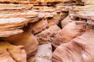 Yakındaki oteller: Eilat city, İsrail Çölü'nde kırmızı Kanyon kaya