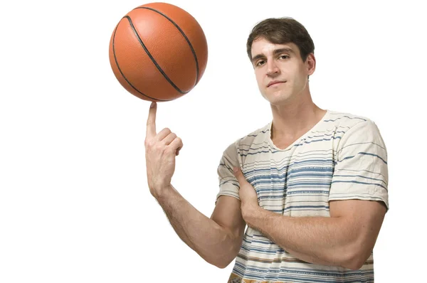 Homme équilibre le basket — Photo