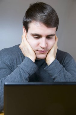 belgili tanımlık laptop, can sıkıntısı