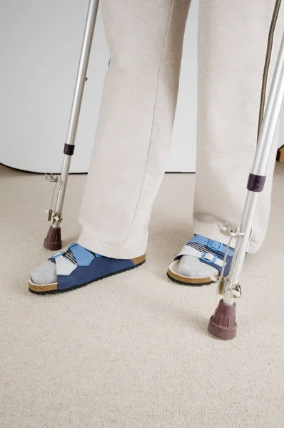 Ayak ve koltuk değneği kapat