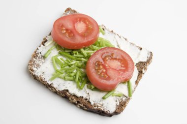 bütün tahıl domates ve Frenk soğanı yüksek