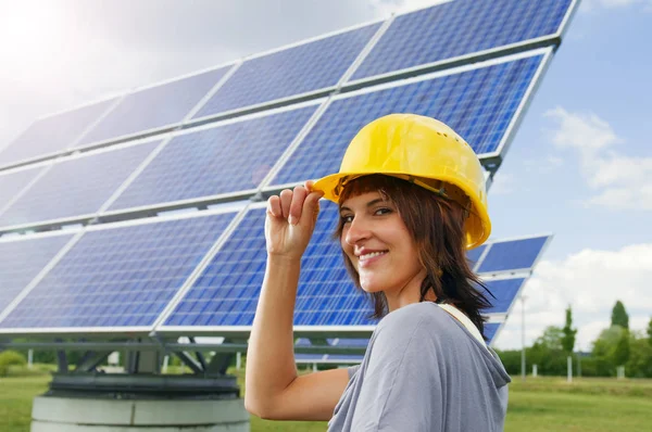 kask ile nazikçe kadın